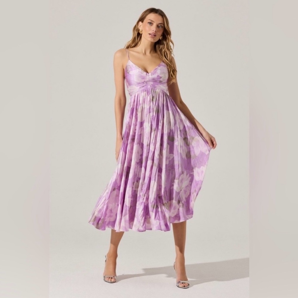 Astr Pleated Lavender Floral Midi Dress